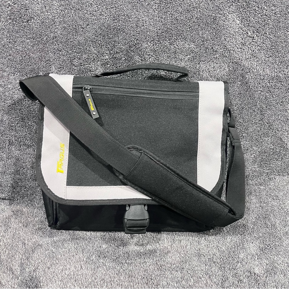 Targus CityGear II Hybrid Messenger Bag tablet small laptops unisex